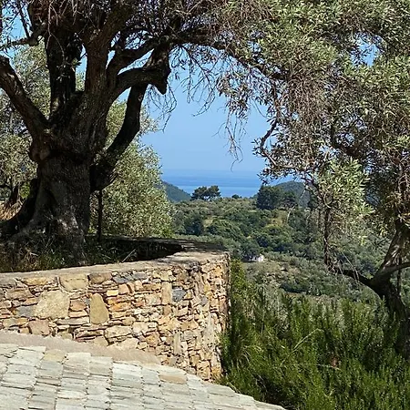 Laas Daskios, Stone Country House, Anania *