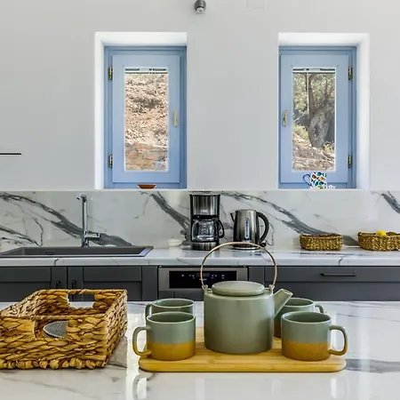 Laas Daskios, Stone Country House, Anania *