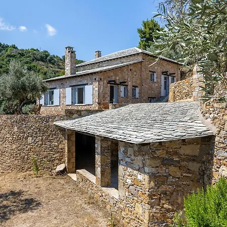 Laas Daskios, Stone Country House, Anania