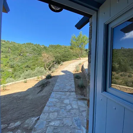 Laas Daskios, Stone Country House, Anania