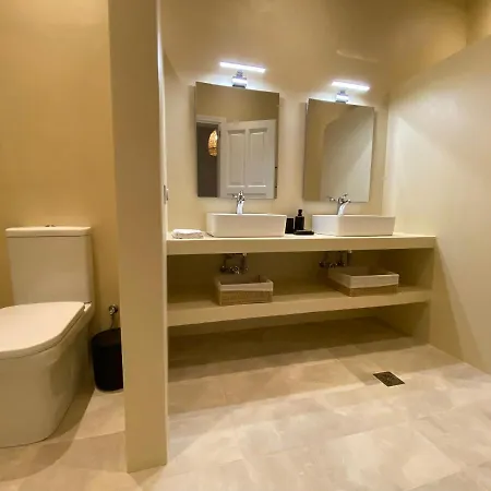 Laas Daskios, Stone Country House, Anania *