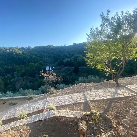 Laas Daskios, Stone Country House, Anania *