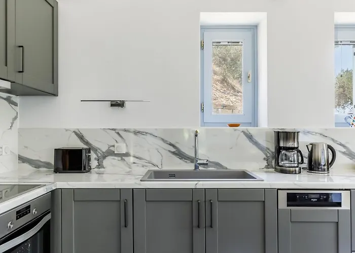 Laas Daskios, Stone Country House, Anania Vila *