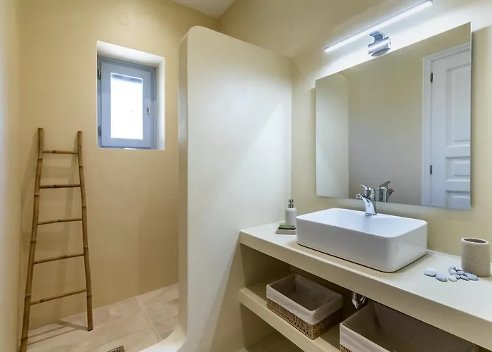 Laas Daskios, Stone Country House, Anania