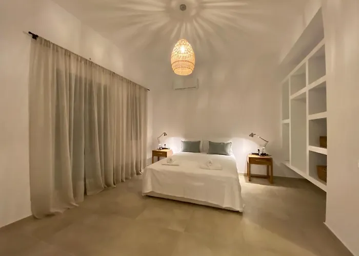 Laas Daskios, Stone Country House, Anania