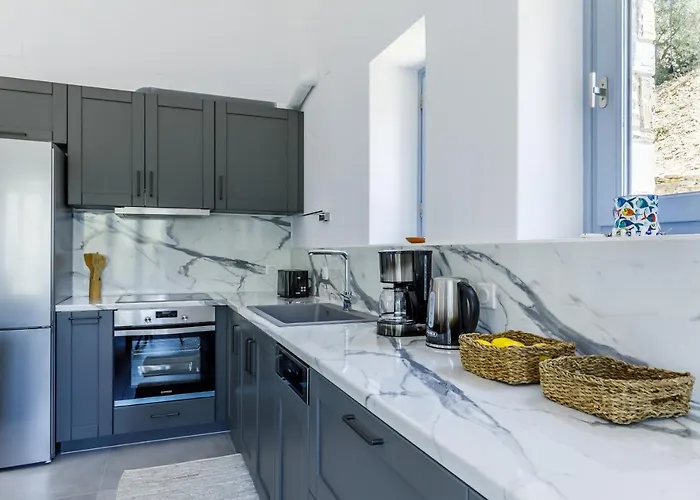 Laas Daskios, Stone Country House, Anania Vila