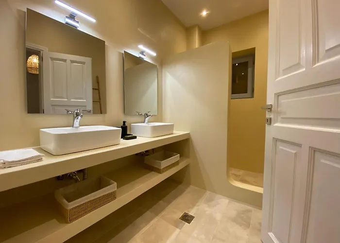 Laas Daskios, Stone Country House, Anania Vila