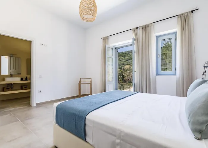 Laas Daskios, Stone Country House, Anania Vila *