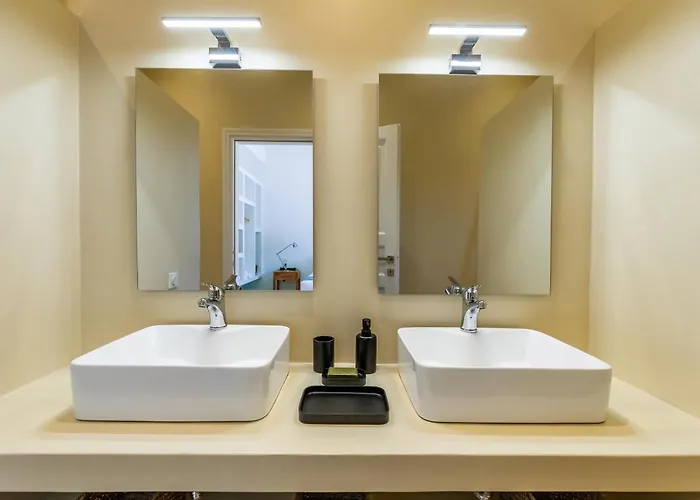 Laas Daskios, Stone Country House, Anania Vila