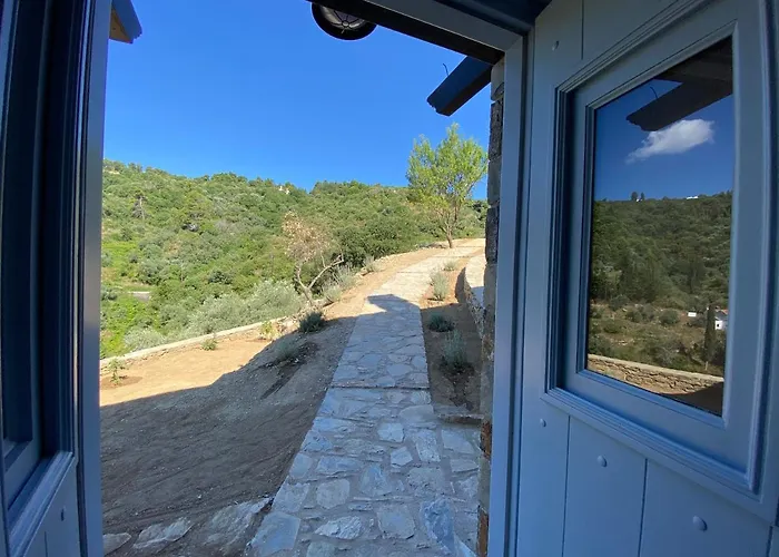 Laas Daskios, Stone Country House, Anania