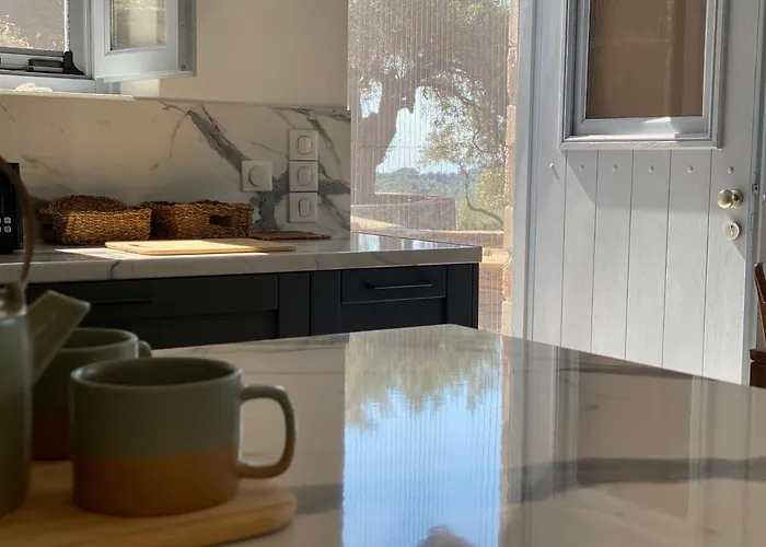 Laas Daskios, Stone Country House, Anania *