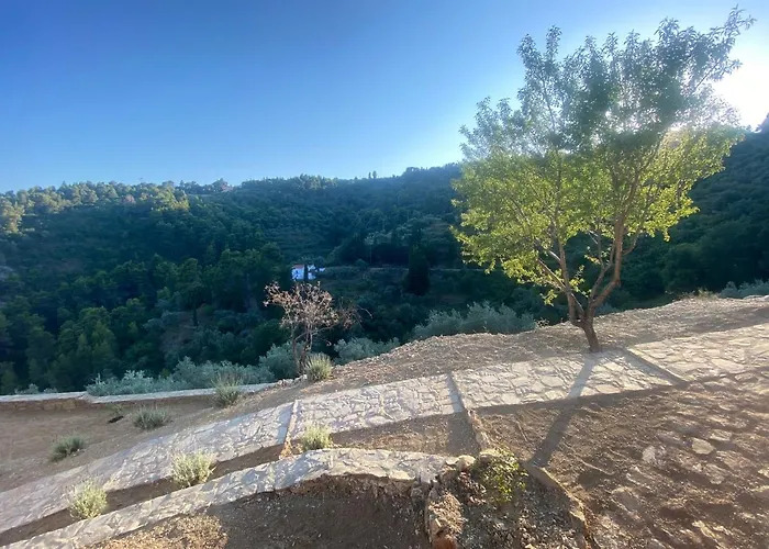 Laas Daskios, Stone Country House, Anania *