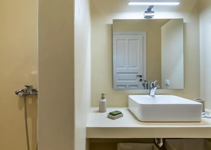 Laas Daskios, Stone Country House, Anania Vila